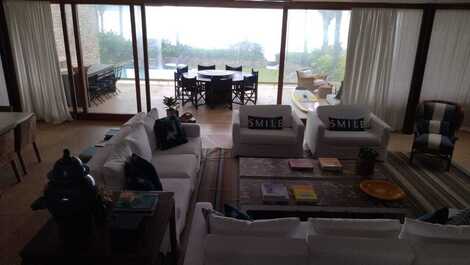 CASA FRENTE AO MAR NA PRAIA DA BALEIA