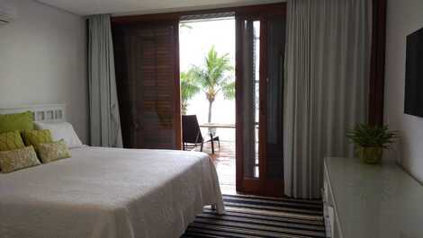 CASA FRENTE AO MAR NA PRAIA DA BALEIA