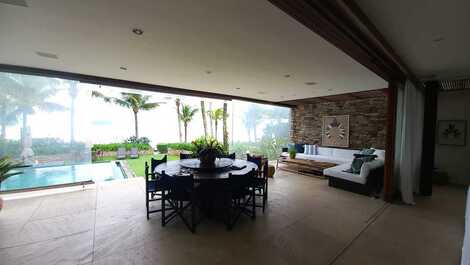 CASA FRENTE AO MAR NA PRAIA DA BALEIA