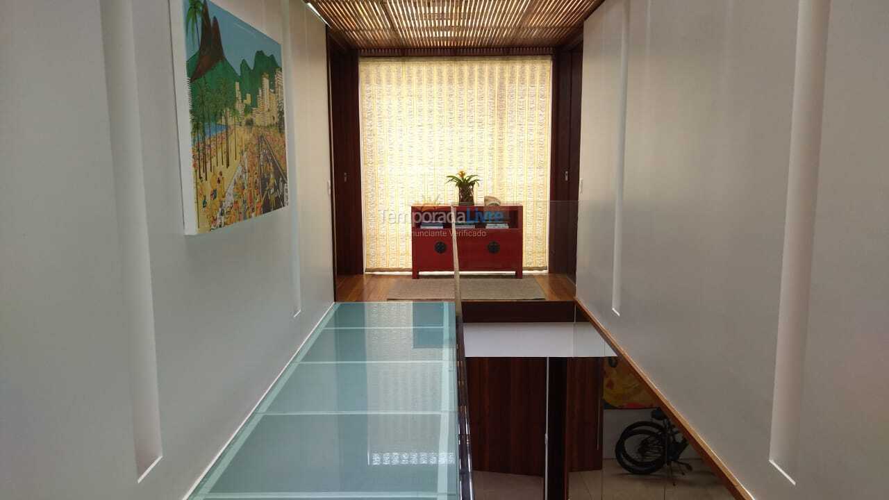 Casa para aluguel de temporada em São Sebastião (Praia da Baleia)