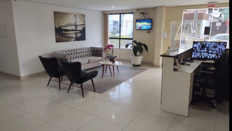 Hall de entrada com portaria 24hs