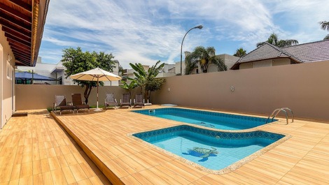 Maravillosa casa con 4 suites, piscina, a 200 metros del mar.