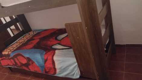 Quarto com uma treliche