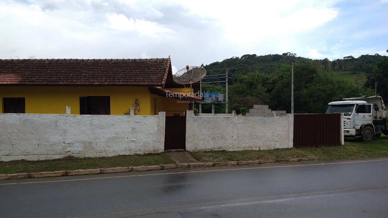 Casa para aluguel de temporada em Santo Antônio do Pinhal (Santo Antonio do Pinhal)