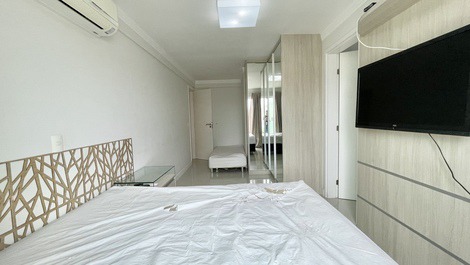 3 suites en Avenida de Bombas, con pequeña alberca en el balcón