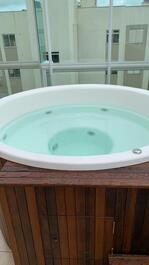 3 suites en Avenida de Bombas, con pequeña alberca en el balcón