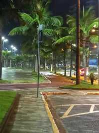 FRENTE PARA O MAR SUÍTE, QUARTO, SALA, COZINHA E BANHEIRO SOCIAL