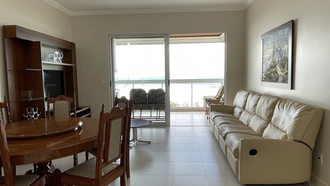 Maravilhoso apartamento 2 dorm Vista Praia Santinho Condominio luxuoso