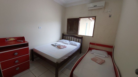 Quanto com cama de casal e beliche