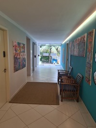 Corredor interno do apart-hotel