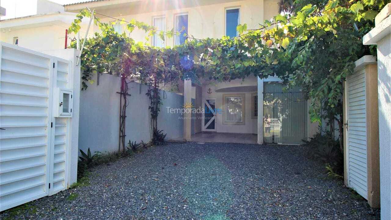 House for vacation rental in Bombinhas (Praia de Bombas)