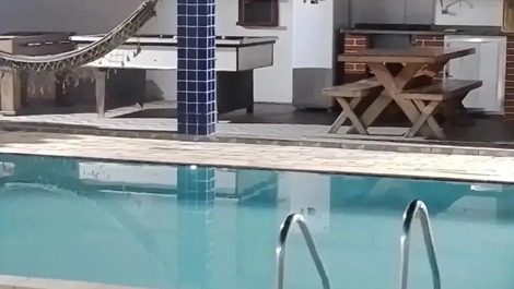 Vista da piscina e área gourmet do terreo