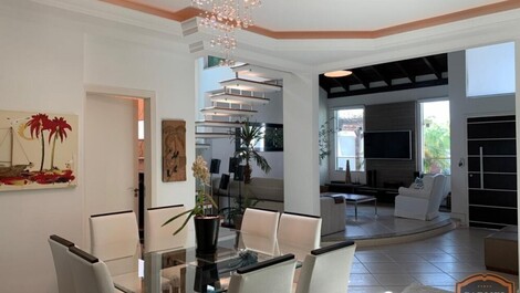 Beautiful house in the Mariscal with pool for 10 people