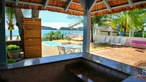 CERFECT HOME, OCEAN FRONT WITH 5 BEDROOMS IN THE CENTER OF BOMBINHAS BEACH