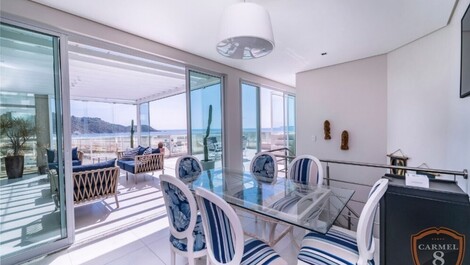 Beautiful penthouse overlooking the Mariscal sea