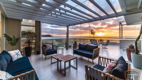 Beautiful penthouse overlooking the Mariscal sea