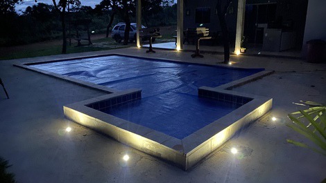 Casa de campo na beira do Lago com Piscina