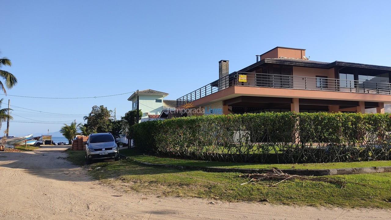 Casa para aluguel de temporada em Ubatuba (Lagoinha)