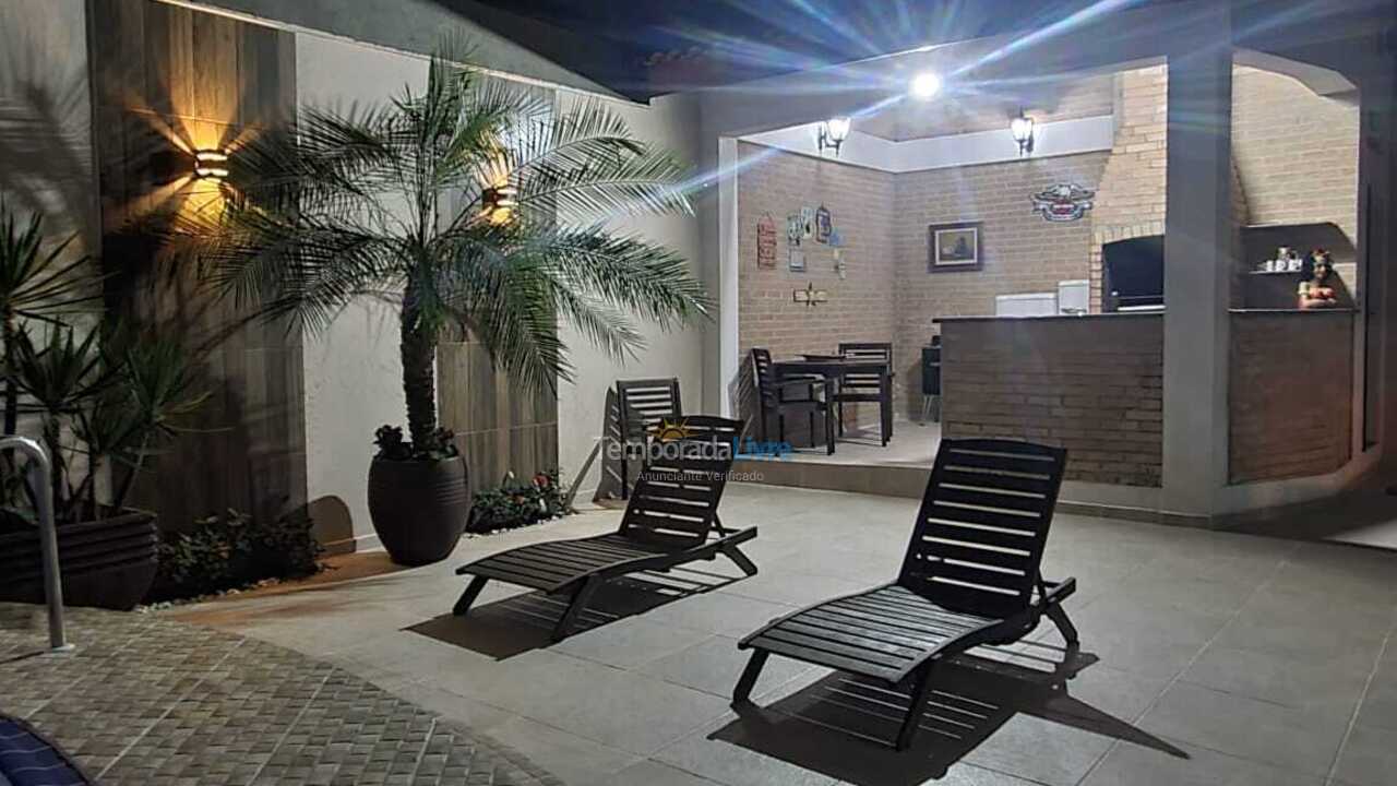 Casa para aluguel de temporada em Guarujá (Enseada)