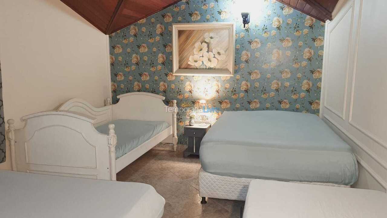 Casa para aluguel de temporada em Guarujá (Enseada)