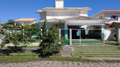 House with pool in Praia da Daniela