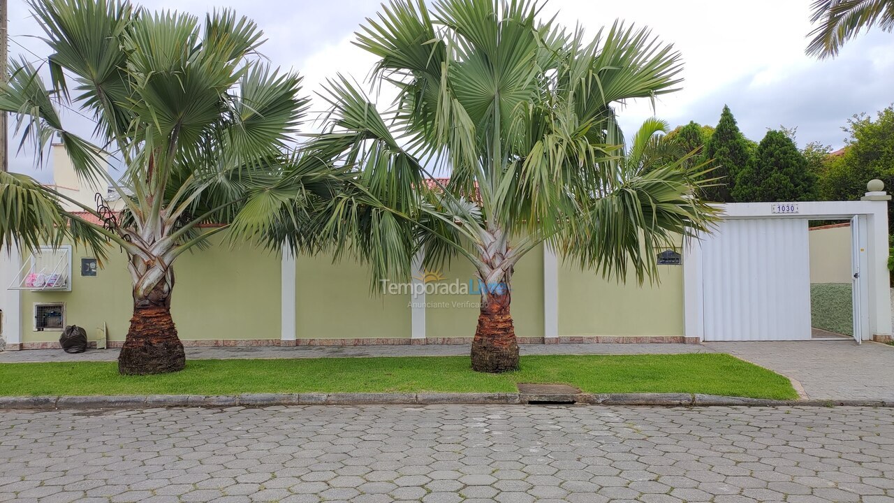 Casa para alquiler de vacaciones em Florianópolis (Praia da Daniela)