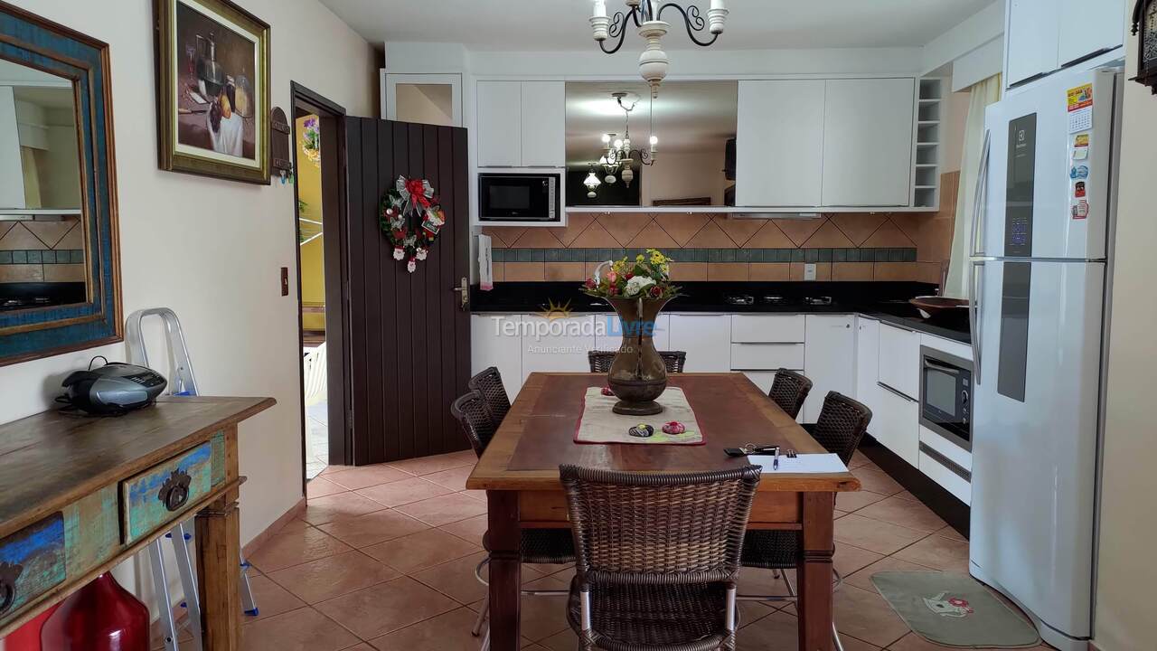 Casa para alquiler de vacaciones em Florianópolis (Praia da Daniela)