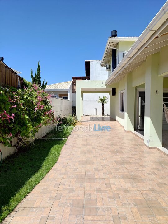 Casa para alquiler de vacaciones em Florianópolis (Praia da Daniela)