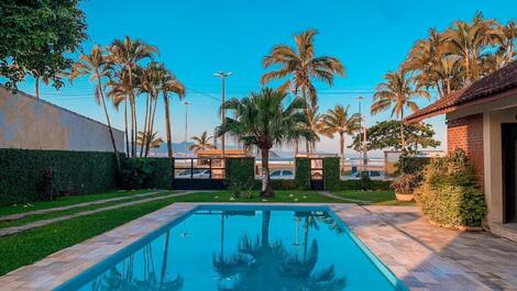 House facing the sea