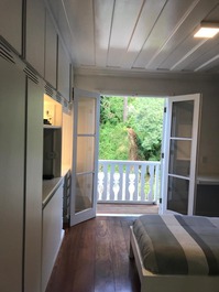 House for 12 people 5min walk from Capivari