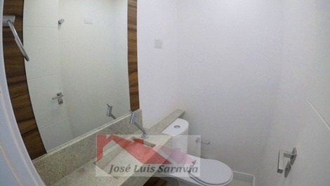 Espectacular ático con vista parcial al mar, con 3 suites, 5 baños!