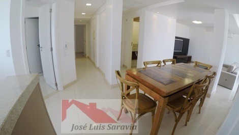 Espectacular ático con vista parcial al mar, con 3 suites, 5 baños!