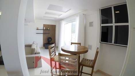 Espectacular ático con vista parcial al mar, con 3 suites, 5 baños!