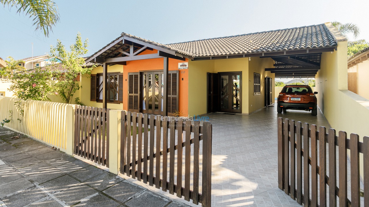 Casa para alquiler de vacaciones em Guaratuba (Barra do Saí)