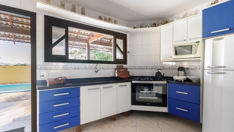 Cozinha completa com todos os utensílios 