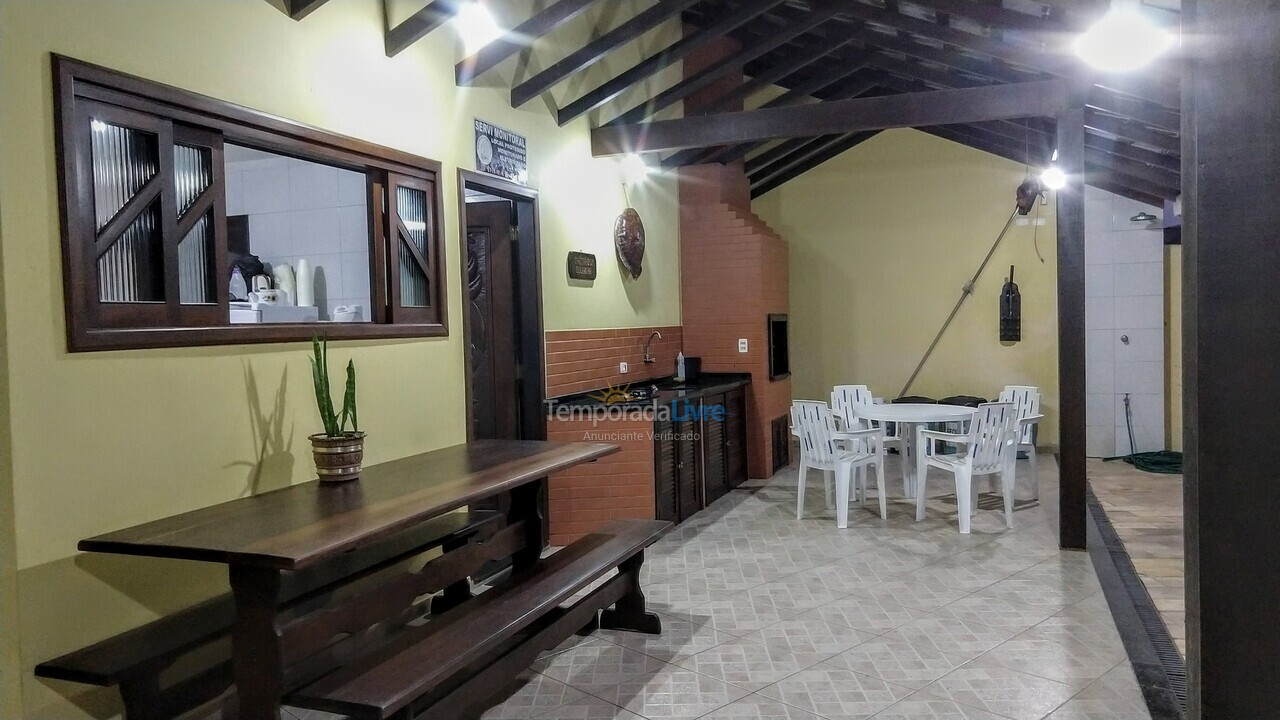 Casa para alquiler de vacaciones em Guaratuba (Barra do Saí)