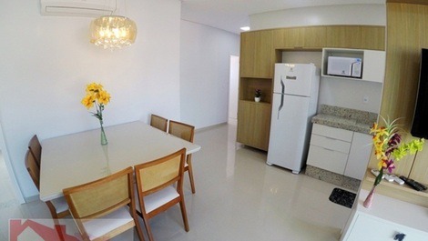 Excelente apartamento amplo e novo com 3 ar condic no centro de Bombas