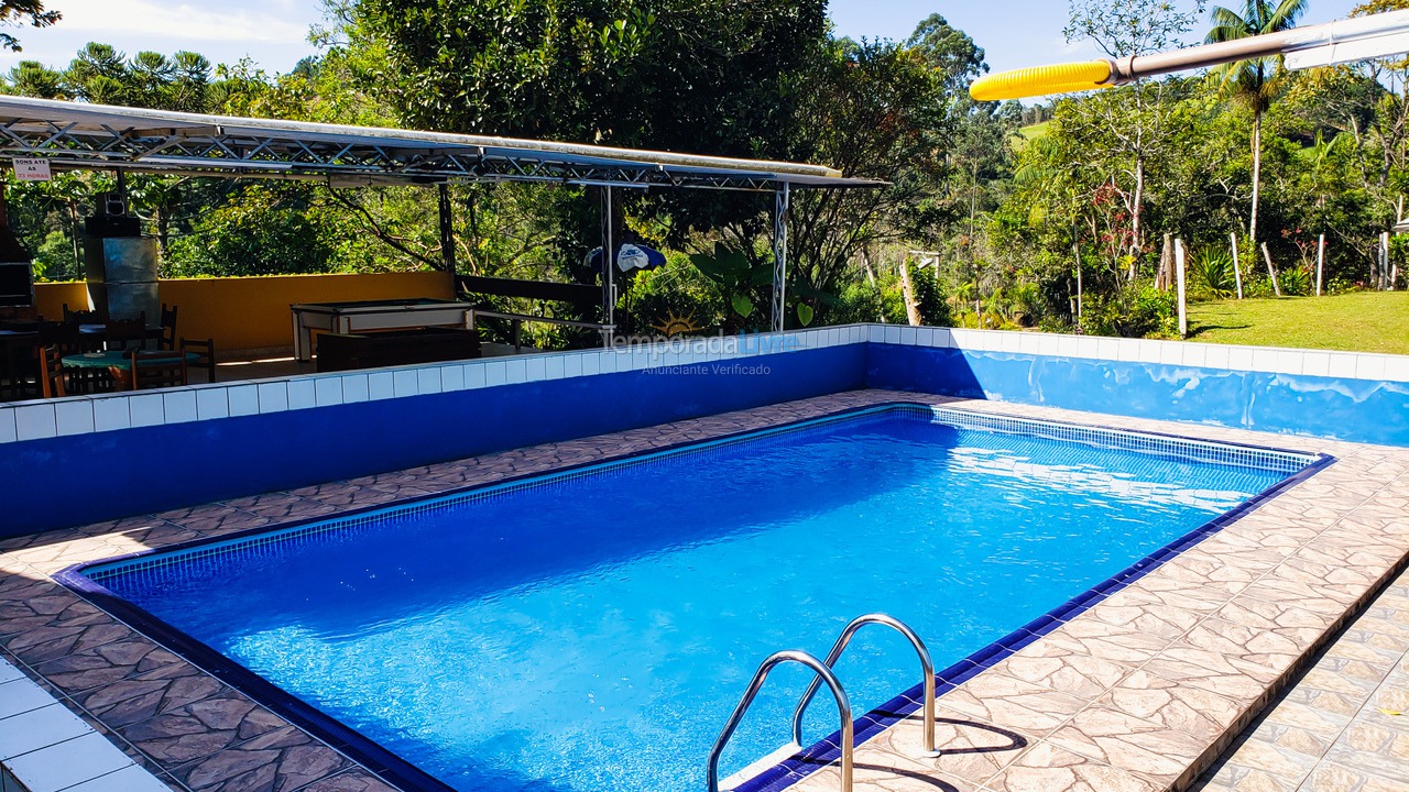 Granja para alquiler de vacaciones em Juquitiba (Super Promoção Com Wifi 100 Mts da Rodovia)