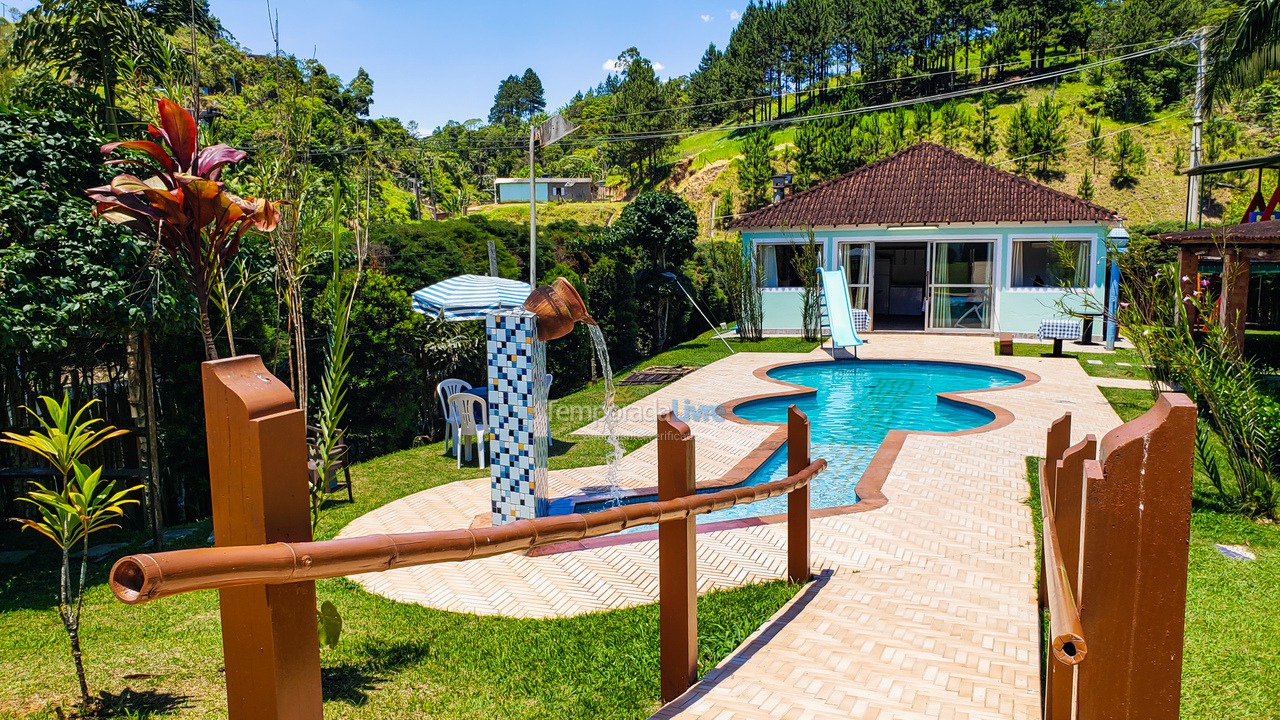 Chácara / sítio para aluguel de temporada em Juquitiba (Piscina Guitarra 30 Metros da Rodovia Festas E Temporada)