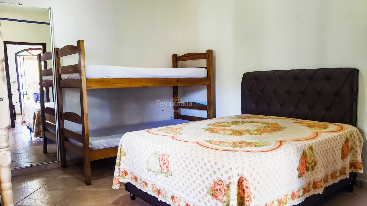 Chácara / sítio para aluguel de temporada em Juquitiba (Piscina Guitarra 30 Metros da Rodovia Festas E Temporada)