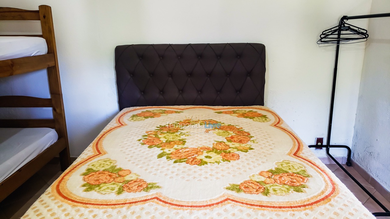 Chácara / sítio para aluguel de temporada em Juquitiba (Piscina Guitarra 30 Metros da Rodovia Festas E Temporada)