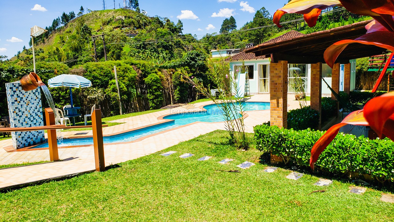 Chácara / sítio para aluguel de temporada em Juquitiba (Piscina Guitarra 30 Metros da Rodovia Festas E Temporada)