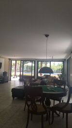 HERMOSA CASA ADOSADA PARA HASTA 11 PERSONAS 30M PRAIA DA ENSEADA - GUARUJÁ