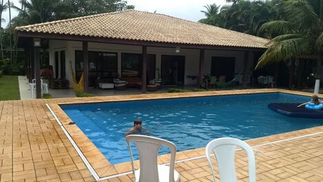 HERMOSA CASA ADOSADA PARA HASTA 11 PERSONAS 30M PRAIA DA ENSEADA - GUARUJÁ