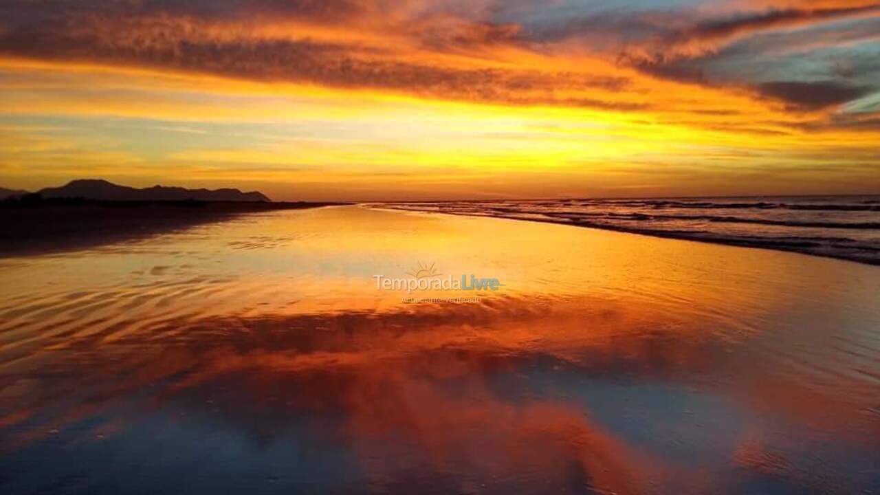 Casa para aluguel de temporada em Ilha Comprida (Av Moreira Sales)