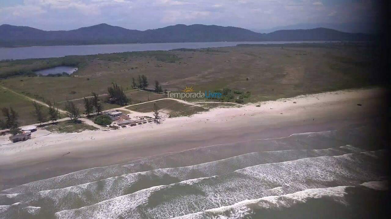 Casa para aluguel de temporada em Ilha Comprida (Av Moreira Sales)