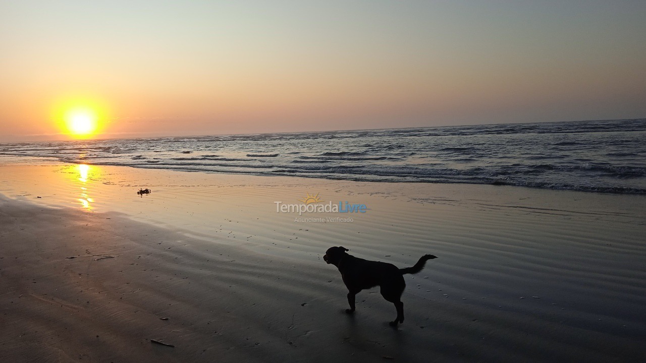 Casa para aluguel de temporada em Ilha Comprida (Av Moreira Sales)