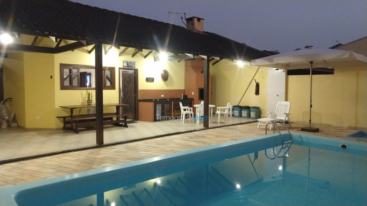 Casa para alquiler de vacaciones em Guaratuba (Barra do Saí)