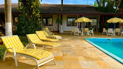 ALQUILER DE VILLA COMPARTIDA PARA HASTA 20 PERSONAS.