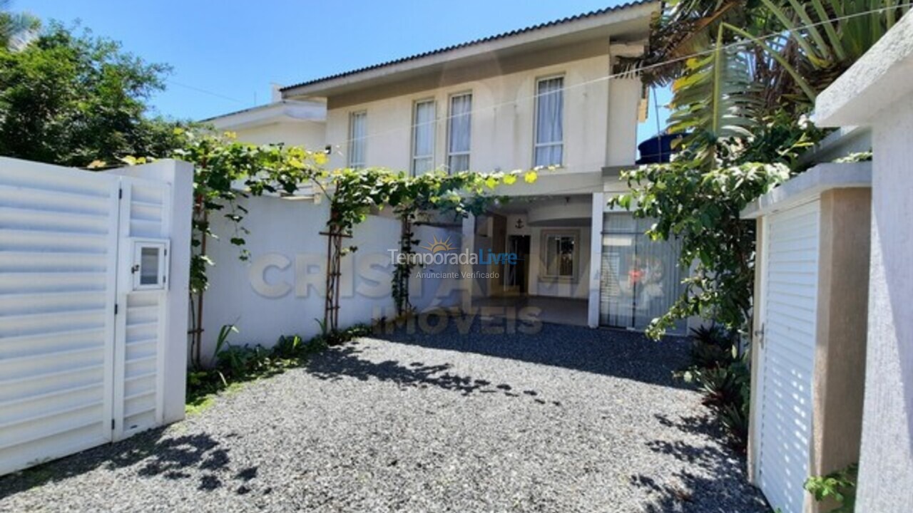House for vacation rental in Bombinhas (Praia de Bombas)